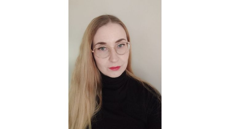 Kirjailija myymässä itseään